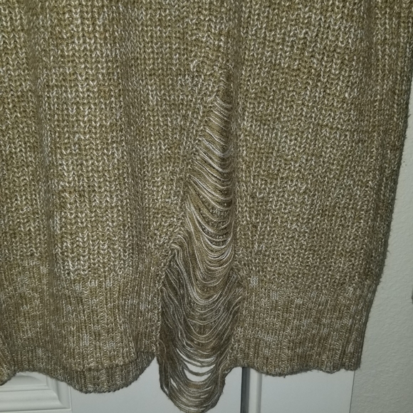 BCBG Chunky Sweater - Picture 4 of 4